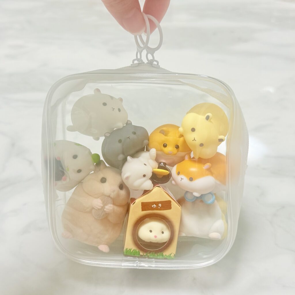 ハムスターフィギュアのポーチ収納